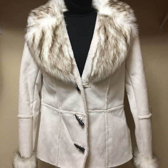 Gorgeous and Cozy Venus Cream Faux Suede Sherpa Jacket with Faux Fur, Size Small - Picture 3 of 14